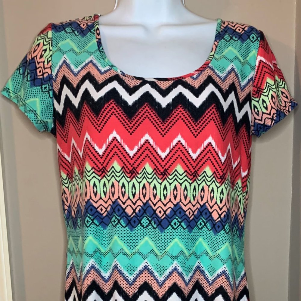 Junior's Women's Top Kiss Size L - Multi-Colored Short Sleeve Casual Dress